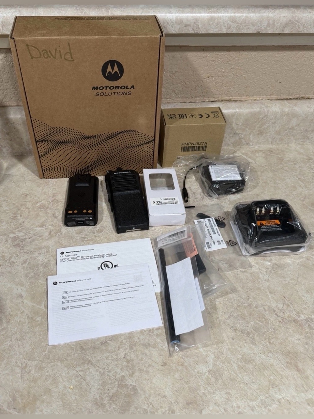 Motorola Portable Radio R7 136-174M 5W / MODEL AAH06JDC9WA1AN New In Box